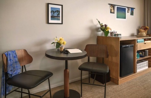 Kailua-Kona House | Tropical Escape l 2 Rooms, Beach Access, Free Bikes, Pool & Pet-Friendly Stay
