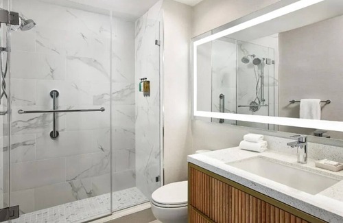 Marathon Hotel | Tropical Escape with Pool Access, Sunset Views, and Nearby Beach Adventures!