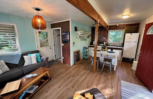 Waa Waa House | Tropical Garden Cottage near Ocean and Ponds
