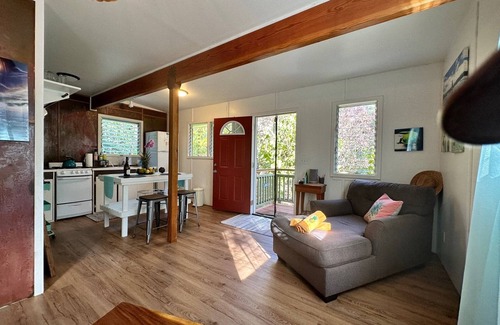 Waa Waa House | Tropical Garden Cottage near Ocean and Ponds