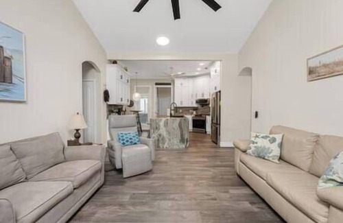 Port Charlotte House | Tropical Garden Hideaway