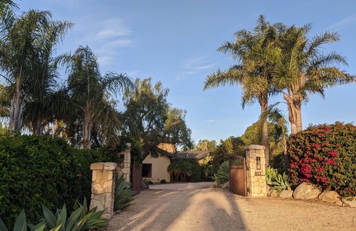 Santa Barbara Apartment | Tropical Getaway w/Patio Entrance #2