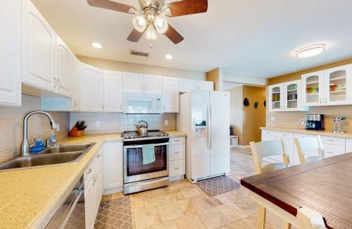 Bayshore Gardens House | Tropical Haven Retreat 4 Beds 3 Baths Ultimate Family Vacation