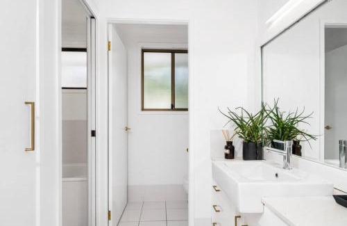 Lennox Head House | Tropical Hideaway Inspired by Palm Springs in Lennox Head