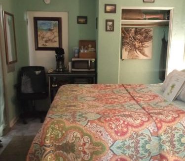 Walkers Holly Hill House | Tropical Hideaway