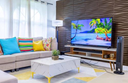 Pompano Beach Villa | Tropical House Pool Table, Jacuzzi, Nearby Beach