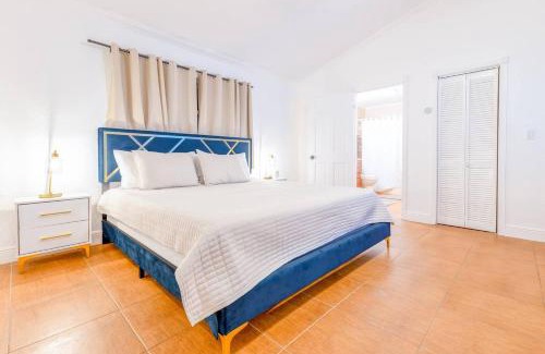 Pompano Beach Villa | Tropical House Pool Table, Jacuzzi, Nearby Beach