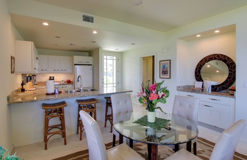 Kahaluu Bay Apartment | Tropical Kona Resort Townhome: Patio + Ocean Views
