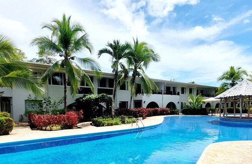 Damas Condo | Tropical Laguna for rest and explore area