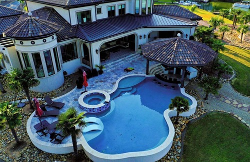 Cornelius House | Tropical Luxury on Lake Norman! 6BR, 8BA, Private Pool, Swim Up Bar & 2 Docks.