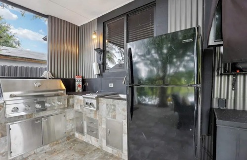 Opa-Locka House | Tropical Miami Oasis