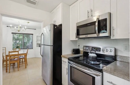 Opa-Locka House | Tropical Miami Oasis
