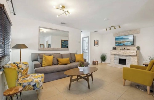 Opa-Locka House | Tropical Miami Oasis