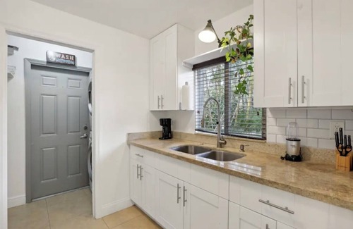 Opa-Locka House | Tropical Miami Oasis