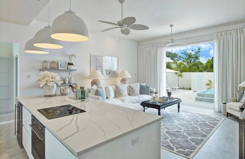 Porters House | Tropical Oasis by Beach with Pool - Footprints South