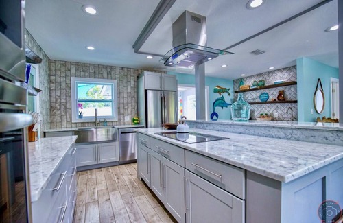 South Sarasota House | Tropical Oasis Heated Pool Hot Tub Near Siesta Key