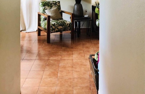 Barrio Ricos y Famosos House | Tropical Oasis in Family Neighborhood of Jaco Casa Iorio
