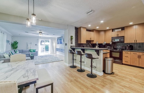 Lake Magdalene House | Tropical Oasis - Pool & Games | Ace Location