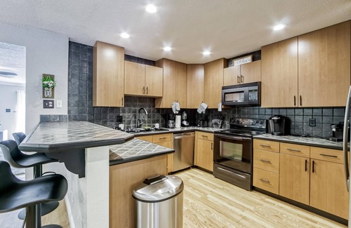 Lake Magdalene House | Tropical Oasis - Pool & Games | Ace Location
