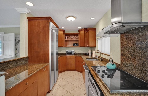 Deerfield Beach Villa | 🌴TROPICAL OASIS 🌺+heated Pool-4BR/2Kings/1mi to BEACH! 8 GUESTS