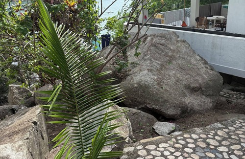 Boca de Tomatlan House | Tropical ocean front house in peaceful Boca de Tomatlan