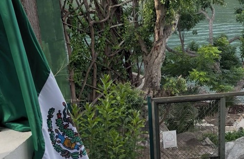 Boca de Tomatlan House | Tropical ocean front house in peaceful Boca de Tomatlan