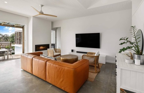 Newport House | Tropical outlook with heated pool close to beaches
