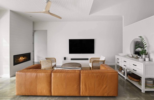 Newport House | Tropical outlook with heated pool close to beaches