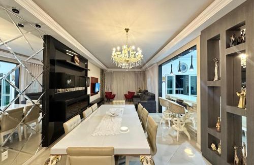 Castelo Branco Apartment | Tropical Palace
