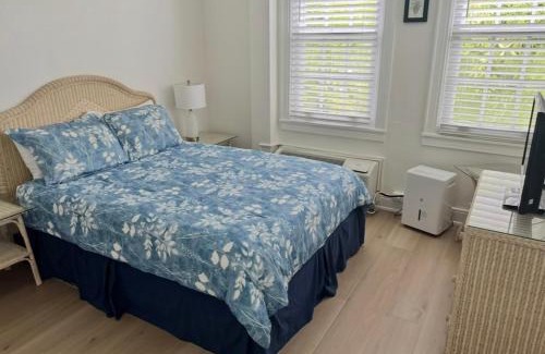 Palm Beach - West Palm Beach Apartment | TROPICAL Palm Beach WIFI 2BEDROOM 2BATHROOM OutdoorPOOL Beach Garden