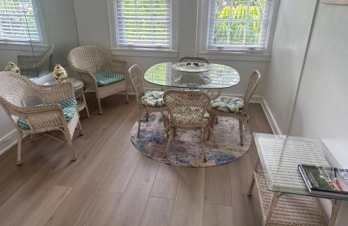 Palm Beach - West Palm Beach Apartment | TROPICAL Palm Beach WIFI 2BEDROOM 2BATHROOM OutdoorPOOL Beach Garden