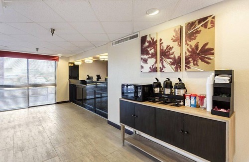 Clearwater Hotel | Tropical Palms Hotel