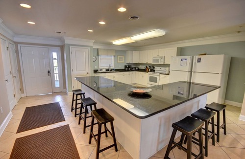 Crescent Beach Villa | Tropical Paradise! New Summer Discounts!