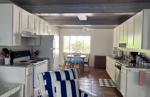 Ilexhurst Cottage | Tropical Paradise Cottage on the Beach VRC17-000167