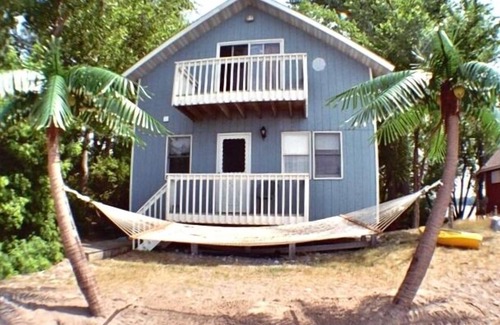 Wolcott Cottage | Tropical Paradise in NY Palm Trees,