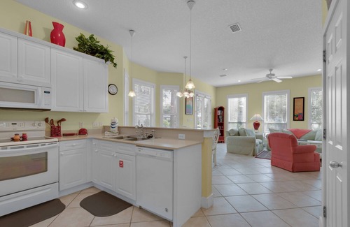 Miramar Beach Cottage | Tropical Paradise in Beach Retreat - FREE Beach Serv. In Season Mar - Oct!