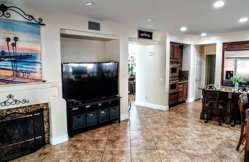 Mission Viejo House | Tropical Paradise 4 Bedroom Home sleeps 10