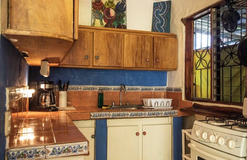 Samara House | Tropical Patio & Garden, Walk to Samara Beachn
