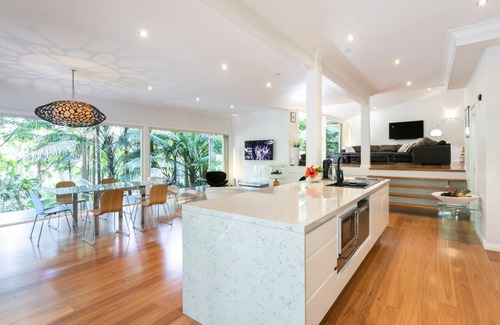 Newport House | Tropical Pittwater Getaway