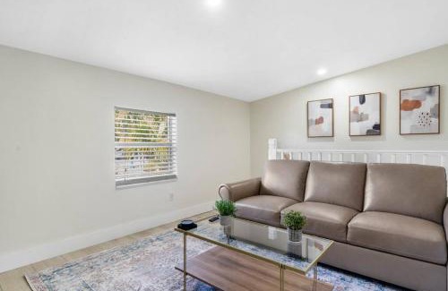 Croissant Park Apartment | Tropical Pool Loft with SMART TVS