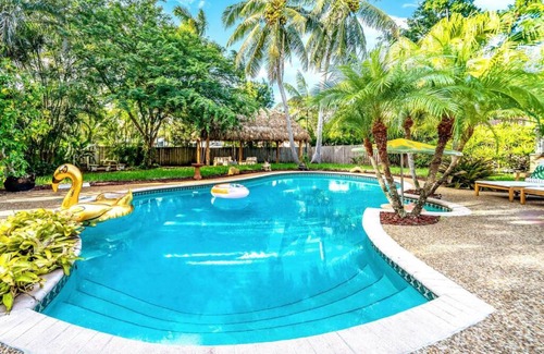South Corals House | Tropical Pool Tiki Heaven