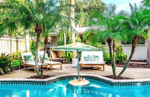South Corals House | Tropical Pool Tiki Heaven