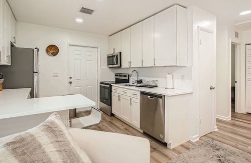 Palm Beach Shores Villa | Tropical Retreat ** 2 BR ** Singer Island