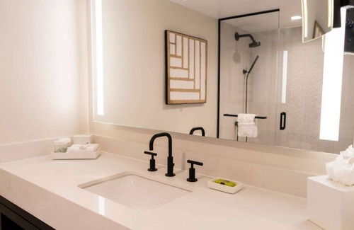 Isla Verde Hotel | Tropical Retreat: Spacious Room with Stunning City View | Pets Are Allowed