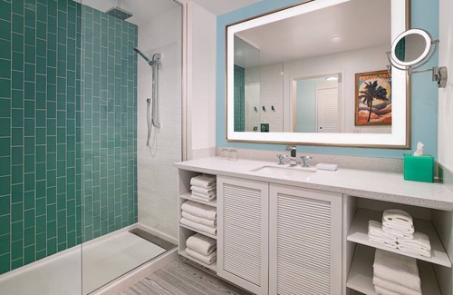 Fort Myers Beach Resort | Tropical Romantic Getaway Steps Away from Sand w/Exclusive Beach Club Access