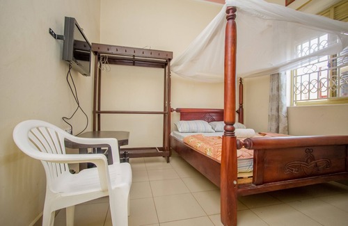 Kasese House | Tropical Savannah Guesthouse