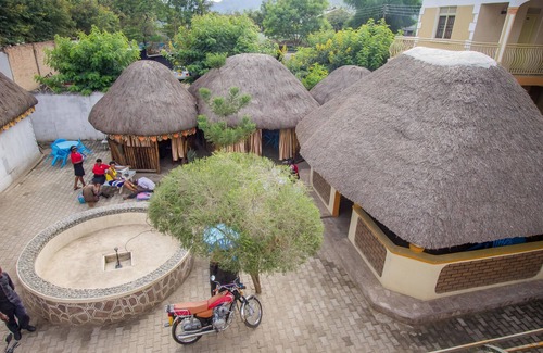 Kasese House | Tropical Savannah Guesthouse