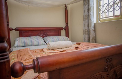 Kasese House | Tropical Savannah Guesthouse