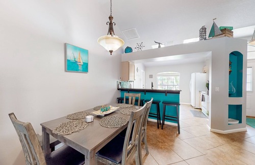 Lakewood Park House | Tropical, secluded oasis with private pool, spa & entertainment lanai
