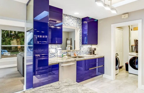 Vamo House | Tropical Shores Retreat - 10 Minutes to Siesta Key Beach